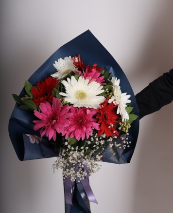 Renklerin Zarafeti Gerbera Buketi