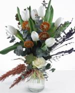 Beyaz Laleler ve Eucalyptus Aranjman  k Cam Vazoda