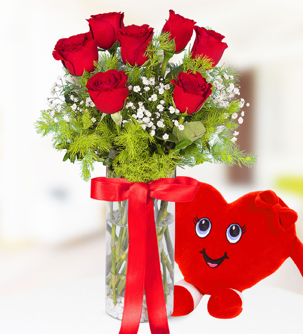 Kalp Yastık ve 7 Kırmızı Gül