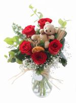 Vazoda 5 K�rm�z� G�l ve Ay�c�klar